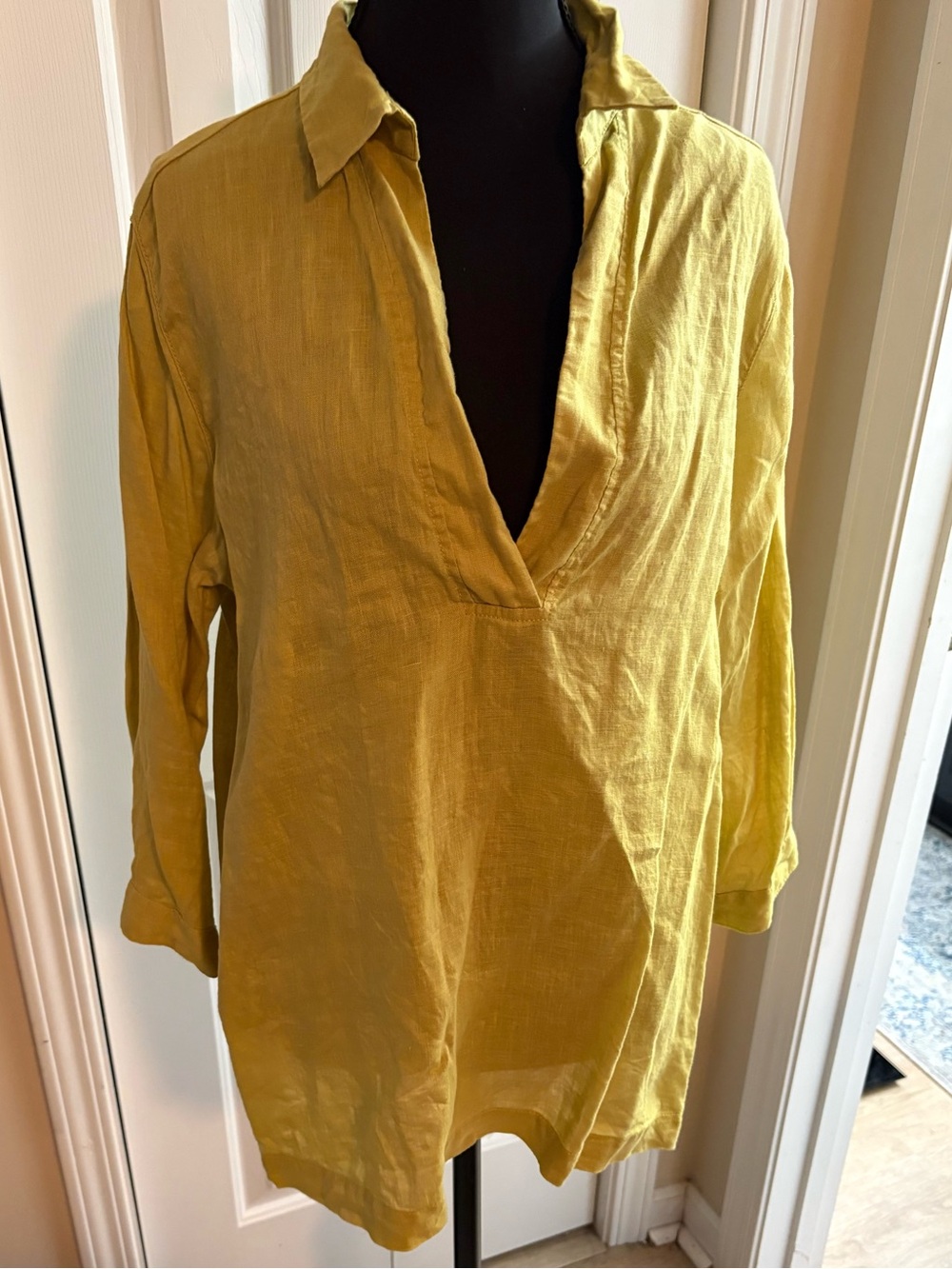 Tahari Women's Lightweight V-Neck Tunic Top in Chartreuse linen